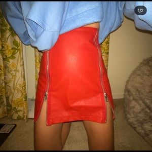 SOLD❤️ red faux leather double zip mini skirt